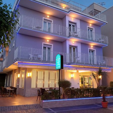 Hotel Rex Мисано Адриатико Екстериор снимка