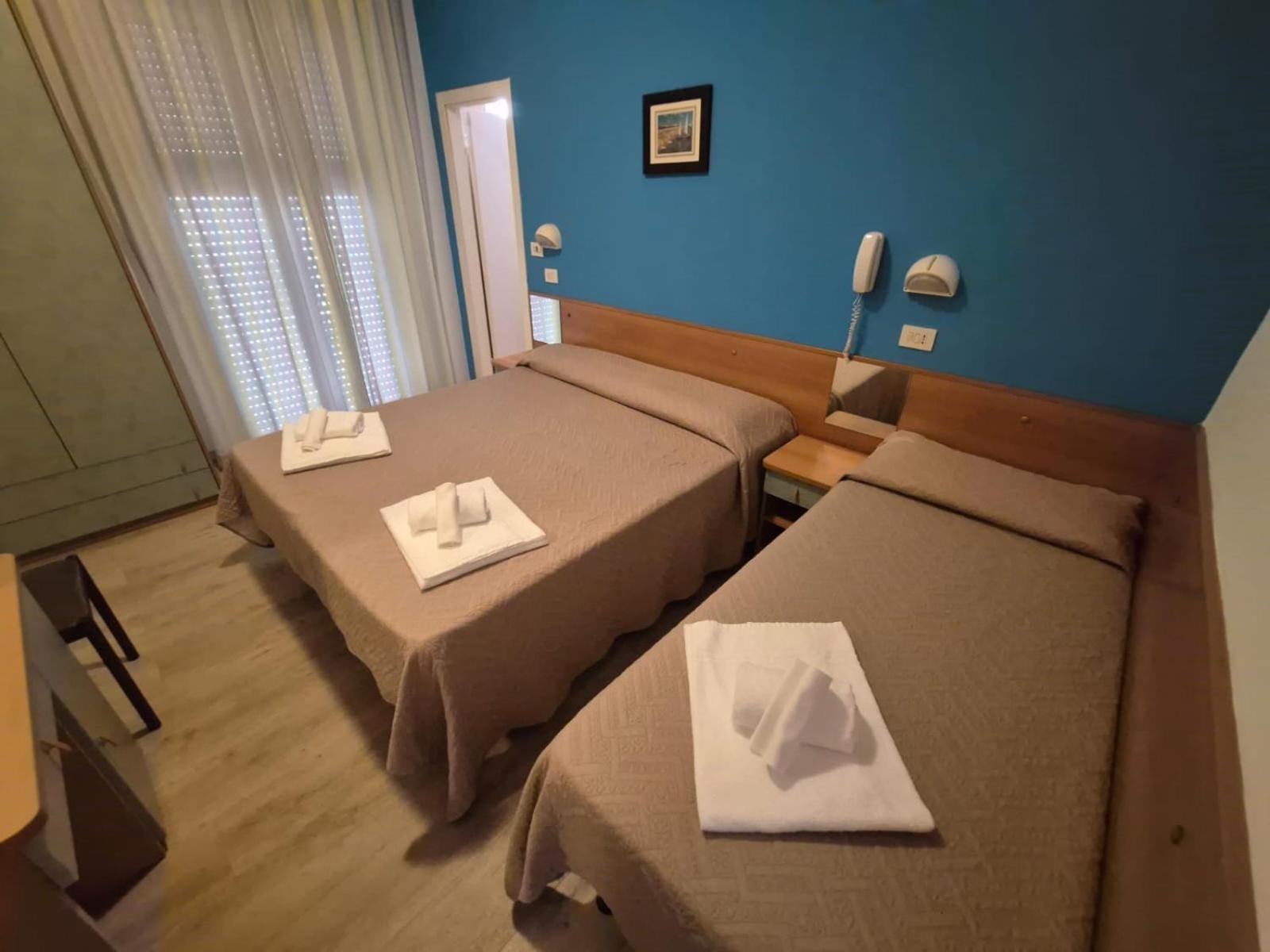 Hotel Rex Мисано Адриатико Екстериор снимка
