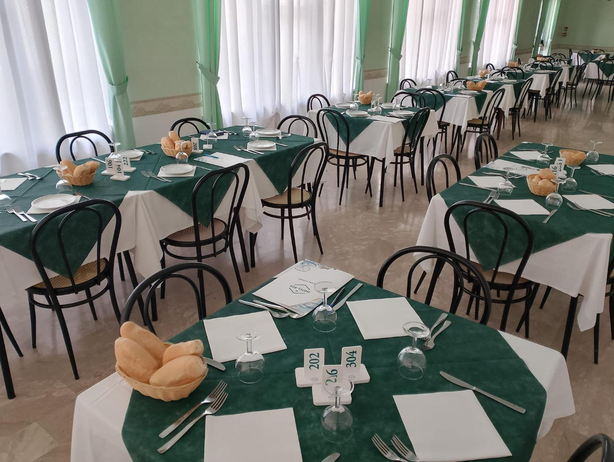 Hotel Rex Мисано Адриатико Екстериор снимка