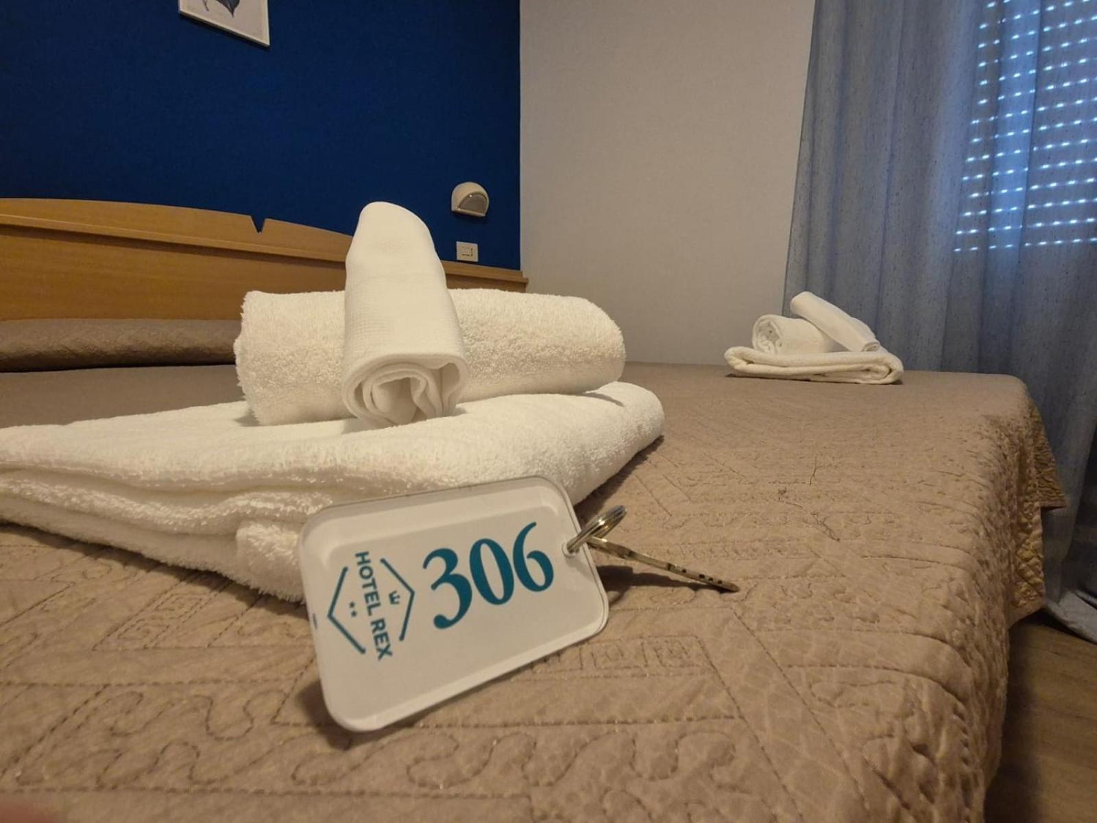 Hotel Rex Мисано Адриатико Екстериор снимка