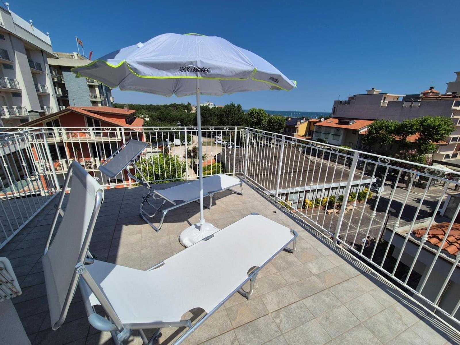 Hotel Rex Мисано Адриатико Екстериор снимка