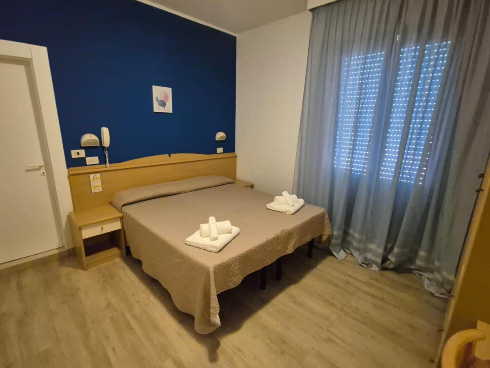 Hotel Rex Мисано Адриатико Екстериор снимка