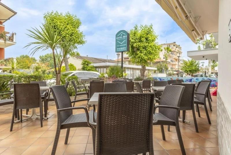Hotel Rex Мисано Адриатико Екстериор снимка